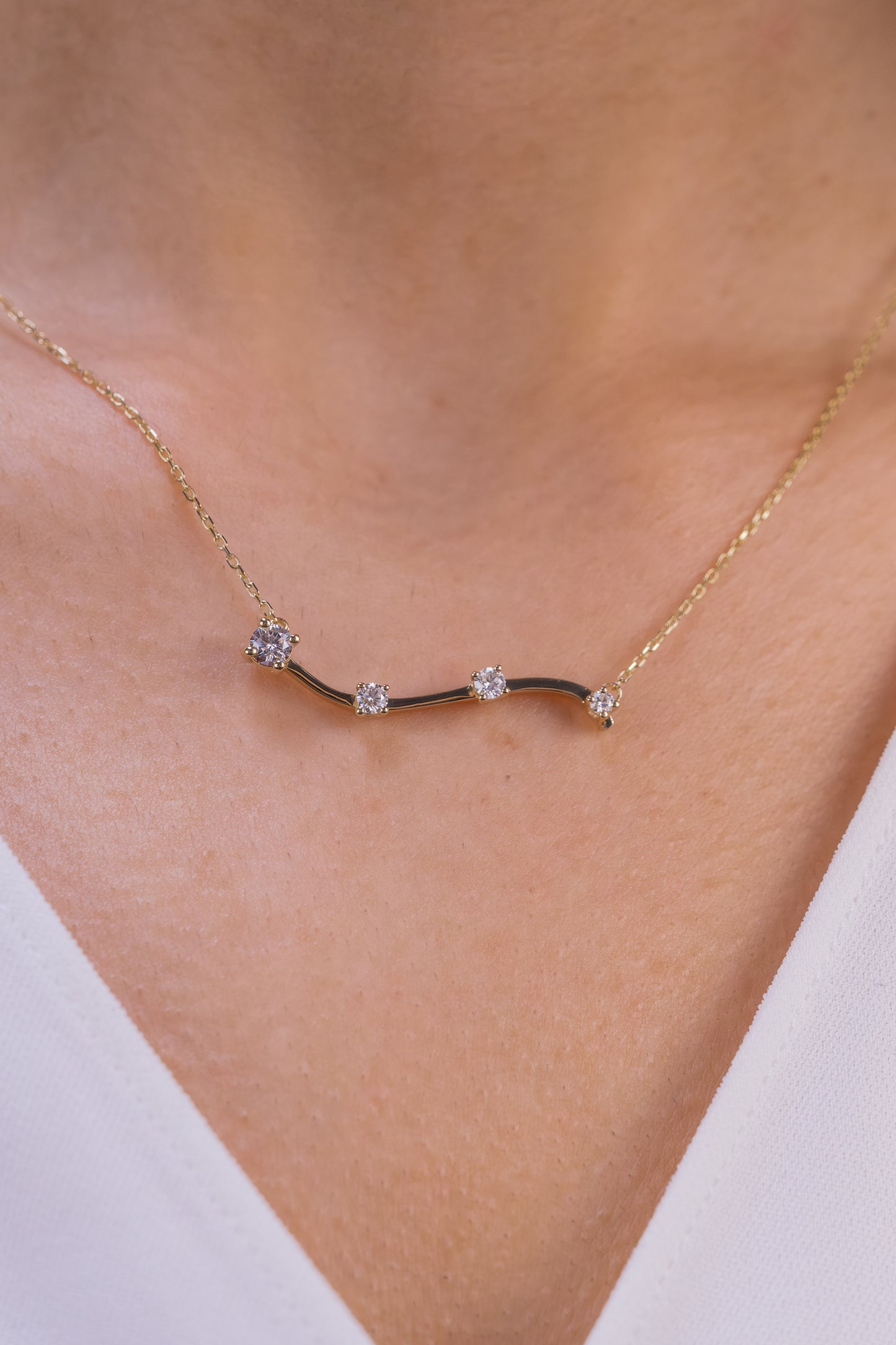 Gold Wavy Bar Moissanite Necklace – Minimalist Curved Pendant