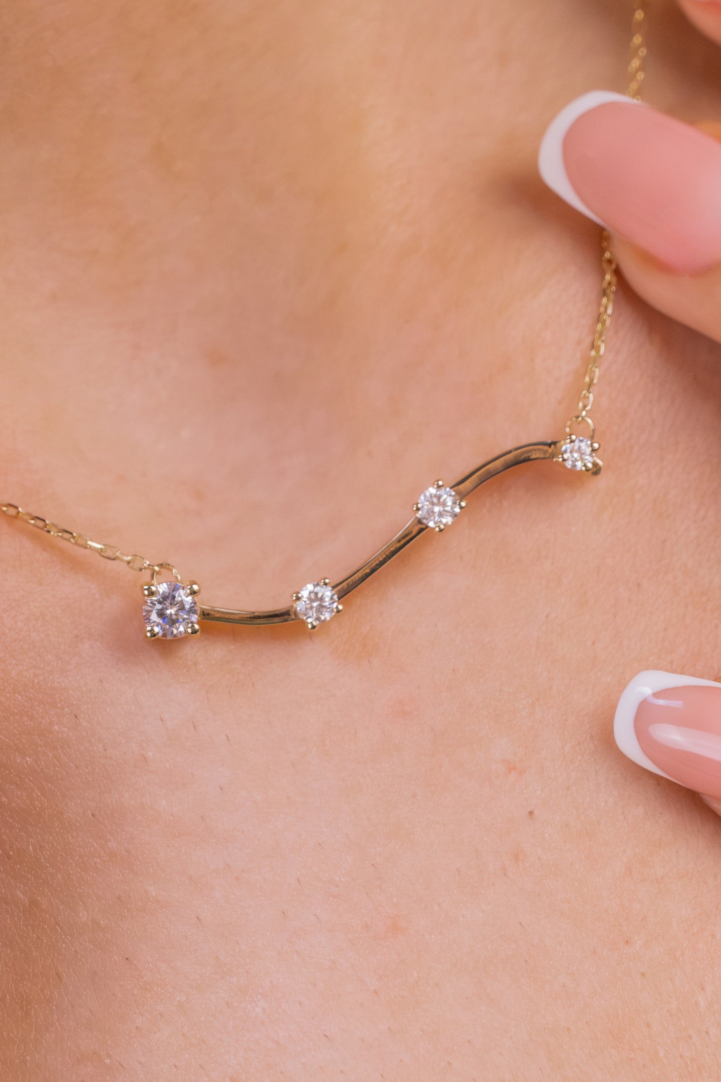 Gold Wavy Bar Moissanite Necklace – Minimalist Curved Pendant
