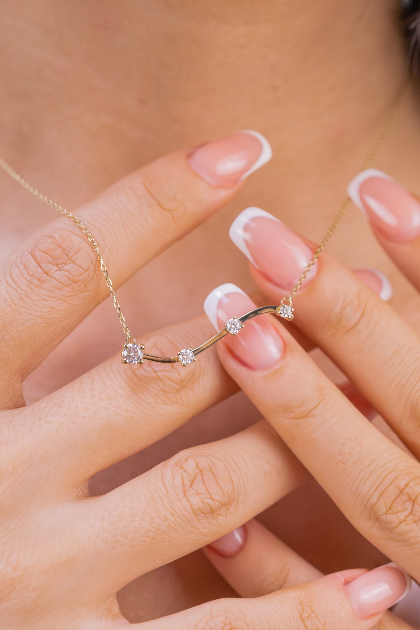 Gold Wavy Bar Moissanite Necklace – Minimalist Curved Pendant