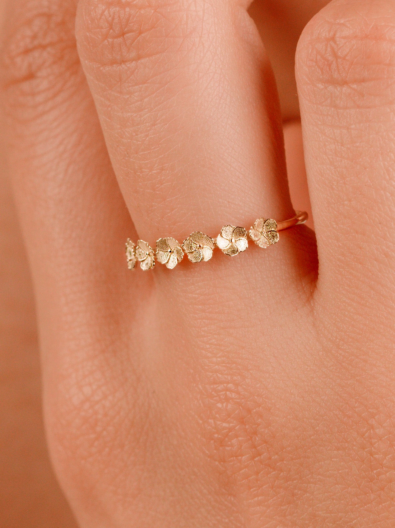 Gold Floral Band Ring – 14K Gold Dainty Flower Ring