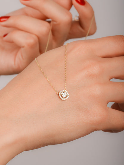 Moissanite Halo Kolye Ucu – 14 Ayar Altın Zarif Kolye