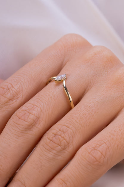 Marquise Diamond Chevron Ring – 14K Gold V-Shaped Minimalist Ring